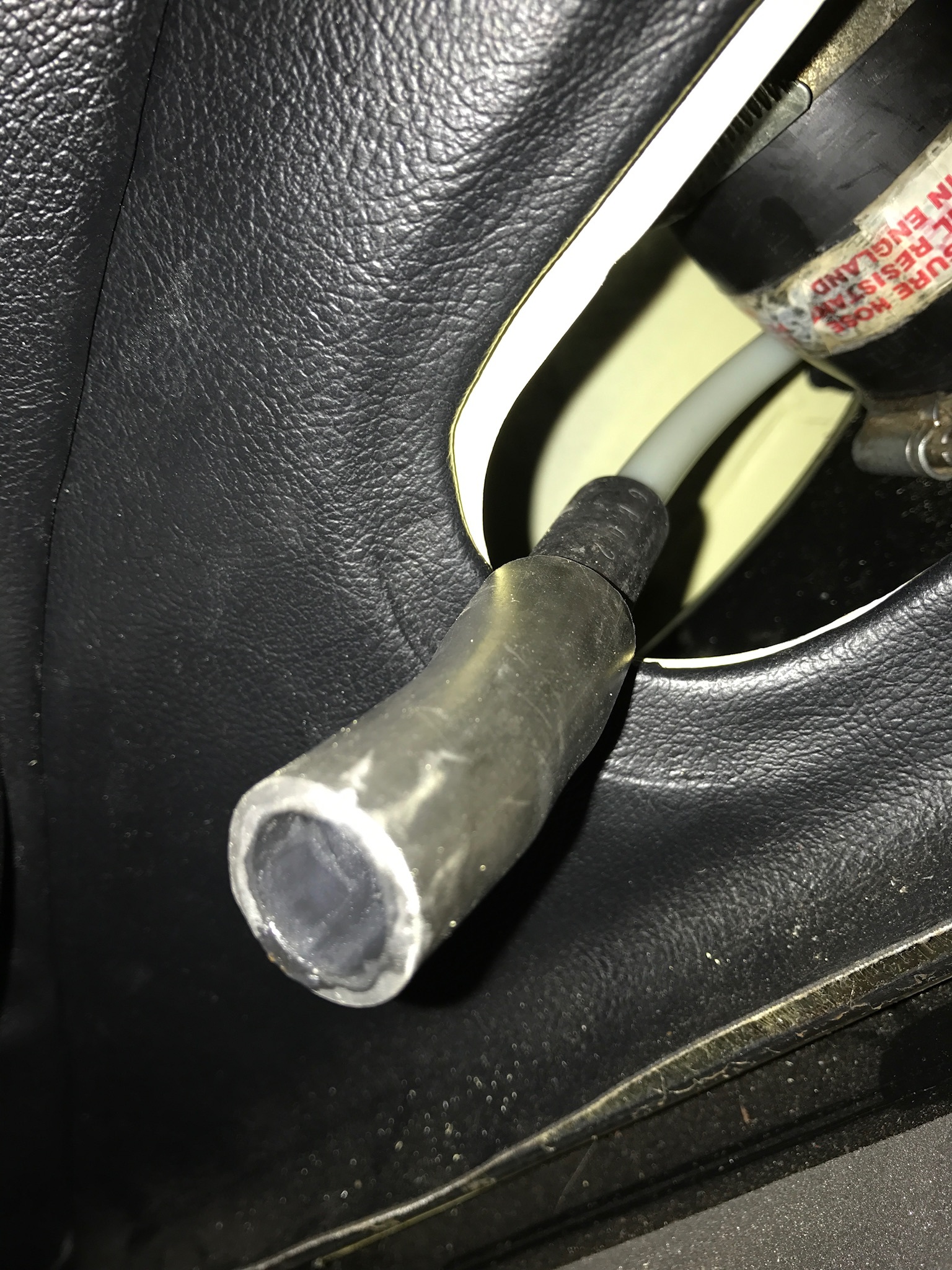 Darn the fuel filler drain hose is not connect. ahhhhh! EType