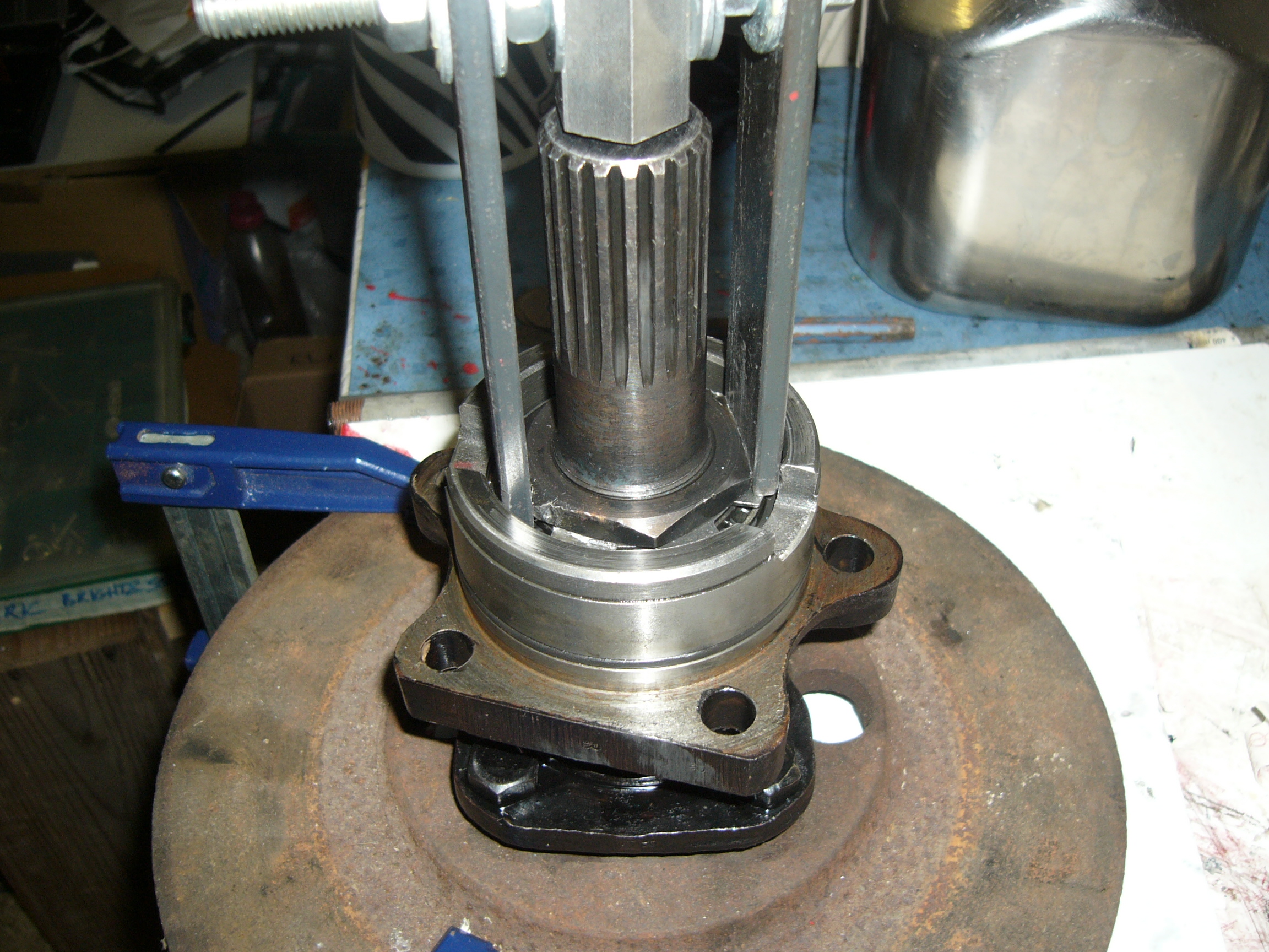 Differential output shaft nut removal EType Jaglovers Forums