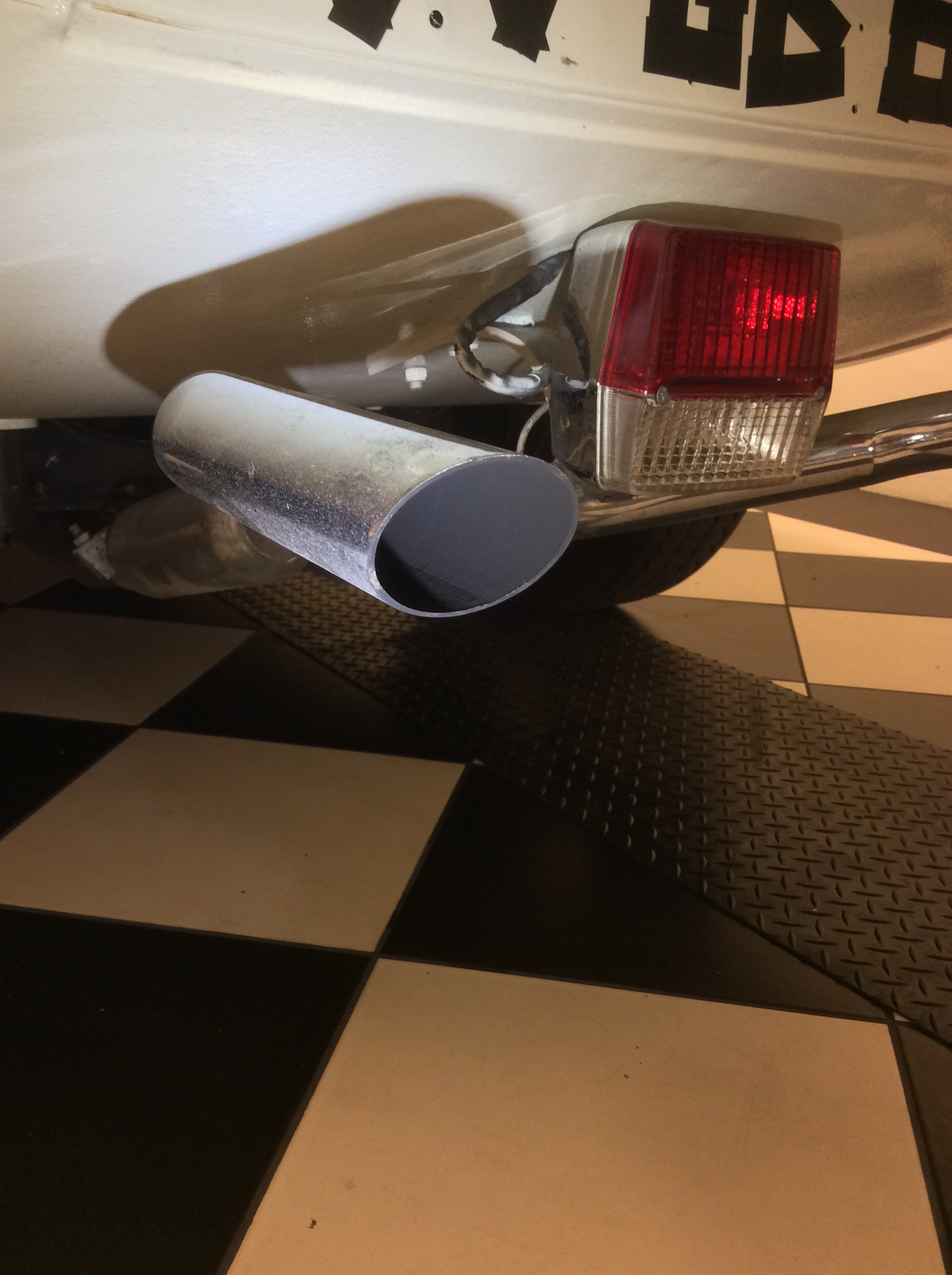 Exhaust manifold heat damaged the EType Jaglovers Forums